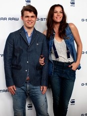Magnus Carlsen og Liv Tyler  (Foto: ERIC THAYER/Reuters)