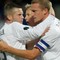 Wæhler, Hangeland og Iversen feirer 1-0-målet til Hangeland. Wæhler, Hangeland og Iversen feirer 1-0-målet til Hangeland.