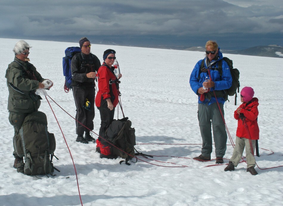 Pause på tur over breen mellom Fonnabu og Holmaskjer.