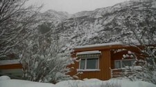 Evakuert hus under fjell i Sunndal (Foto: Roar Halten/NRK)