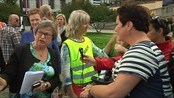KrF og Ap om døvblinde - Stortingsrepresentantane Laila Dåvøy (KrF) og Tove Brandvig (Ap) på demonstrasjon for døvblinde ved Stortinget.