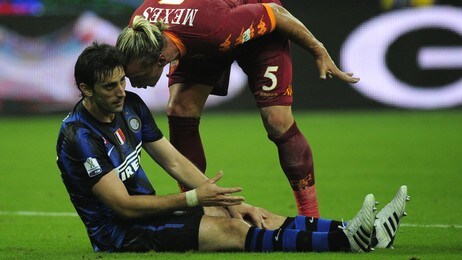 Diego Milito og Philippe Mexes (Foto: OLIVIER MORIN/Afp) Diego Milito og Philippe Mexes (Foto: OLIVIER MORIN/Afp)