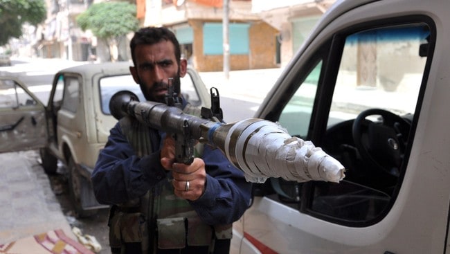 Syrisk opprører med en RPG i Aleppo (Foto: PIERRE TORRES/AFP) Syrisk opprører med en RPG i Aleppo (Foto: PIERRE TORRES/AFP)