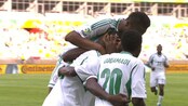 Dommer med målgivende - Tahiti var ikke levnet mange sjansene på forhånd i mandagens oppgjør mot Nigeria. Dommeren var heller ikke på Tahiti sin side ved Nigerias første mål.