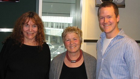 Fra venstre: Gro Isachsen, Harriet Bjerrum Nielsen, Kyrre Wathne (Foto: Ivar Grydeland/NRK) Fra venstre: Gro Isachsen, Harriet Bjerrum Nielsen, Kyrre Wathne (Foto: Ivar Grydeland/NRK)