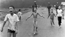 Årets nyhetsfoto for 1972 (Foto: NICK UT/AP)