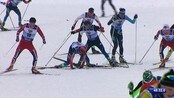 Russisk hjelperytter ikke fullt så hjelpsom - En russisk hjelperytter for lagkapteinen Evgeniy Grigoriev gjorde alt annet enn å hjelpe da han tråkket på skien, brakk staven og forsinket kapteinen på fredagens 20km i VM på ski for juniorer og U23. Kommentatorer: Eirik Koren og Stig Rune Kveen