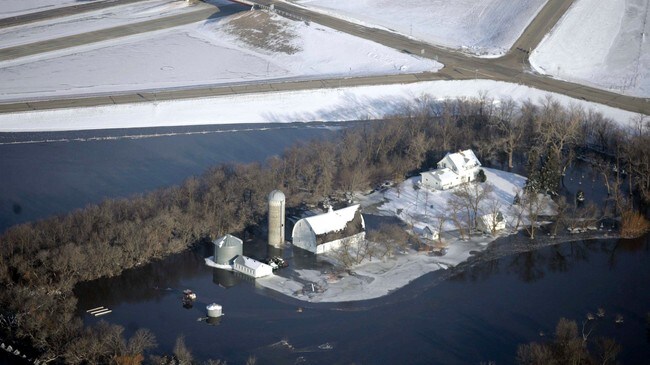 Flom i Fargo (Foto: Allen Fredrickson/REUTERS)