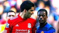 Suarez Evra (Foto: Tim Hales/Ap) Suarez Evra (Foto: Tim Hales/Ap)