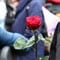 Alle ble oppfordret til å ta med seg en rose til markeringen. Alle ble oppfordret til å ta med seg en rose til markeringen.