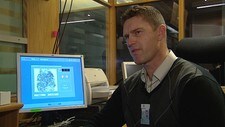 Politiførstebetjent Ivar Løseth ved Politiets Utlendingsenhet. (Foto: Sidsel Avlund/NRK) Politiførstebetjent Ivar Løseth ved Politiets Utlendingsenhet. (Foto: Sidsel Avlund/NRK)