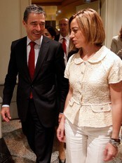 Carme Chacon og Anders Fogh Rasmussen (Foto: ANDREA COMAS/Reuters) Carme Chacon og Anders Fogh Rasmussen (Foto: ANDREA COMAS/Reuters)