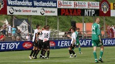 Sogndal-jubel for mål (Foto: Kjell Arvid Stølen/NRK)