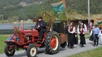 Flott 17. mai-tog i Bjørkedalen i Volda. (Foto: Marianne Meek Bjørkedal) Flott 17. mai-tog i Bjørkedalen i Volda. (Foto: Marianne Meek Bjørkedal)