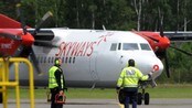 En Fokker 50 fra Skyways føres inn på Jönköplings flyplass