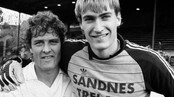 De to hovedpersonene i den første av cupfinalene i 1984. Per Egil Ahlsen og Erik Thorstvedt (Foto: NTB/Ola Næss, Næss, Ola) De to hovedpersonene i den første av cupfinalene i 1984. Per Egil Ahlsen og Erik Thorstvedt (Foto: NTB/Ola Næss, Næss, Ola)