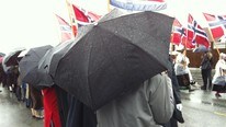 Regn på 17. mai (Foto: Ragnar Christensen/NRK)