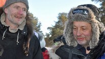 Sven Engholm om Ralph Johannessen i munter passiar under Finnmarksløpet (Fot: Rune N. Andreassen) Sven Engholm om Ralph Johannessen i munter passiar under Finnmarksløpet (Fot: Rune N. Andreassen)