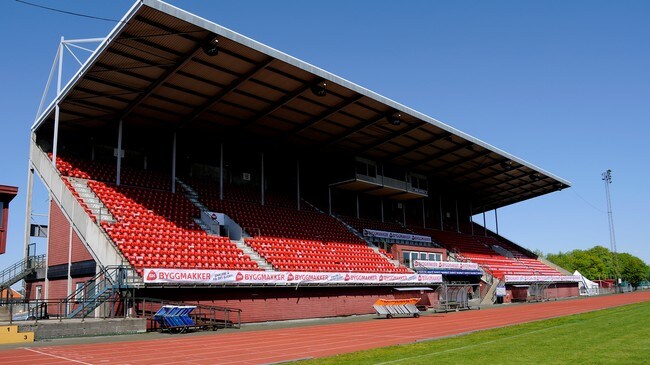 Melløs Stadion (Foto: Espen Torgersen/NRK) Melløs Stadion (Foto: Espen Torgersen/NRK)