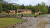 Ras i Nesbyen - 21 personer er evakuert etter et 20 meter bredt ras i Nesbyen. 