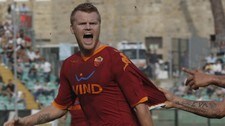 John Arne Riise  (Foto: FABIO MUZZI/AFP)