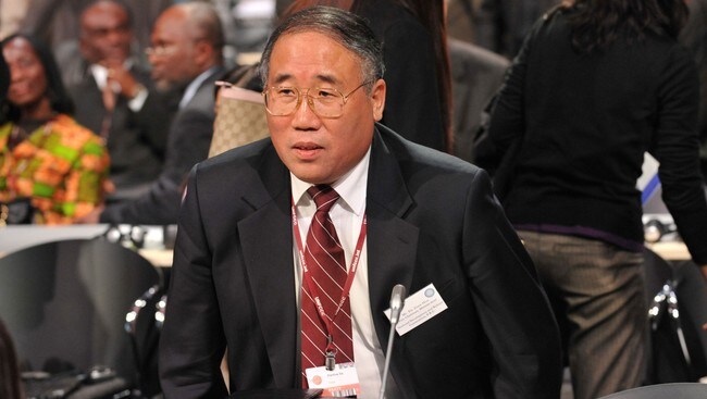 Kinas miljøutsending til København, Xie Zhenhua (Foto: Attila Kisbenedek/Scanpix/AFP) Kinas miljøutsending til København, Xie Zhenhua (Foto: Attila Kisbenedek/Scanpix/AFP)