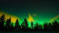 Nordlys over Sogn og Fjordane (Foto: Lukasz Redzio)