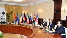 Atomsamtalar mellom Iran og omverda i Bagdad. (Foto: HANDOUT/Reuters) Atomsamtalar mellom Iran og omverda i Bagdad. (Foto: HANDOUT/Reuters)