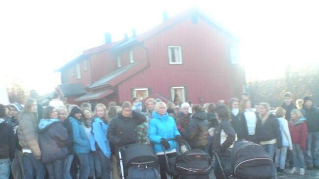 Demonstranter Valdres fødestogo (Foto: Aina Jordet) Demonstranter Valdres fødestogo (Foto: Aina Jordet)