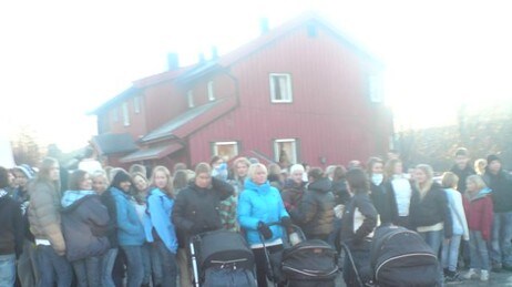 Demonstranter Valdres fødestogo (Foto: Aina Jordet)