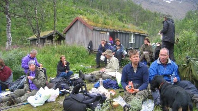 Ut på tur aldri sur (Foto: Bodø og Omegns Turistforening) Ut på tur aldri sur (Foto: Bodø og Omegns Turistforening)