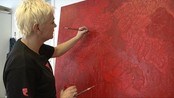 Natasja Askelund feirer 20 år - Natasja Askelund har vore kunstnar i tjue år, og markerer det  med drastiske tiltak.. Stavangerkunstneren ser seg nemlig tilbake med å male over nåken av  dei viktigaste kunstverka  sine. 