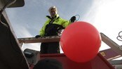 Framtidig storindustri senka i fjorden - Landets første kommersielle tareplantasje blei i dag seinka ned i havet utanfor Frei i Kristiansund kommune. På sikt er tang og tare spådd å bli ei av dei største eksportvarene her i landet med en omsetning på 40 milliardar kroner.