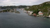 Korshavn - Korshavn ble tollsted i 1830. På Vakthusheia er det hugget inn to kompassroser og profilen av ei skute i fjellet. Det lille vakthuset ble gjenreist i 1991. Det var fiskemottak i Korshavn fram til 1990, og det har vært hermetikkfabrikk, rekepilling og filetering av makrell.

Tidligere var Korshavn et fort i Sjøforsvaret. I dag er det Korshavn Rorbuer og turistfisket som preger havnebildet.