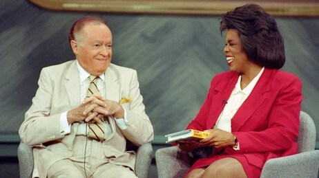 Oprah Winfrey sammen med komiker Bob Hope i 1990 (Foto: Charles Bennett/Scanpix/AP) Oprah Winfrey sammen med komiker Bob Hope i 1990 (Foto: Charles Bennett/Scanpix/AP)