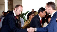 Kronprins Haakon og Trond Giske i Malaysia (Foto: Gorm Kallestad /Scanpix) Kronprins Haakon og Trond Giske i Malaysia (Foto: Gorm Kallestad /Scanpix)