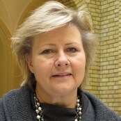 erna solberg vandrehallen 2 (Foto: Siv Sandvik/NRK)