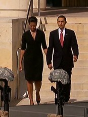 Presidentparet på Fort Hood (Foto:Reuters)