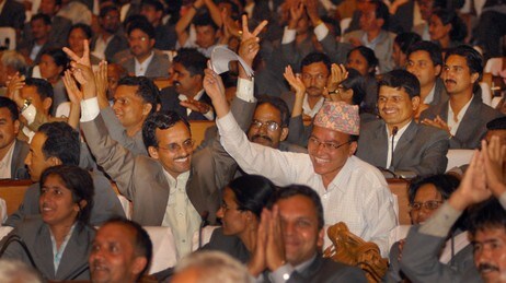 Grunnlovsforsamlingen i Nepal (Foto: PEDRO UGARTE/AFP) Grunnlovsforsamlingen i Nepal (Foto: PEDRO UGARTE/AFP)