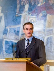Jonas Gahr Støre på talerstolen i Stortinget (Foto: Heiko Junge/Scanpix)