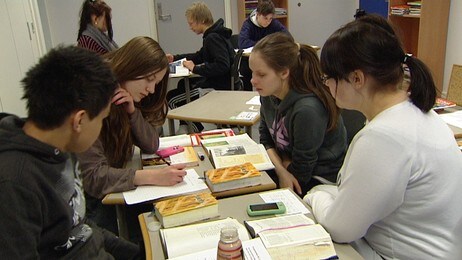Elever ved den nye skolen i Nesseby (Foto: Arnstein Jensen) Elever ved den nye skolen i Nesseby (Foto: Arnstein Jensen)