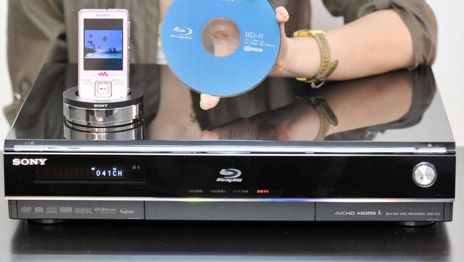 Blu-ray-spiller og blu-ray-plate (Foto: YOSHIKAZU TSUNO/AFP) Blu-ray-spiller og blu-ray-plate (Foto: YOSHIKAZU TSUNO/AFP)