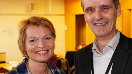 Kringkastingsrådets nye leder May-Helen Molvær Grimstad og kringkastingssjef Hans-Tore Bjerkaas  (Foto: Jon-Annar Fordal/NRK)