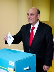Shaul Mofaz (Foto: Ariel Schalit/Ap) Shaul Mofaz (Foto: Ariel Schalit/Ap)