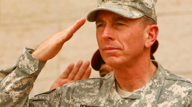 General David Petraeus (Foto: MAHMOUD RAOUF MAHMOUD/REUTERS) General David Petraeus (Foto: MAHMOUD RAOUF MAHMOUD/REUTERS)