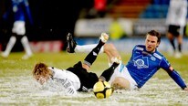 MOLDE 20100314. RBKs Per Ciljan Skjelbred blir taklet av Moldes Daniel Berg Hestad (Foto: Stian Lysberg Solum/Scanpix) MOLDE 20100314. RBKs Per Ciljan Skjelbred blir taklet av Moldes Daniel Berg Hestad (Foto: Stian Lysberg Solum/Scanpix)