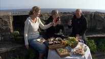 Treretters måltid på Lindesnes Fyr (Foto: Roar Strøm/NRK) Treretters måltid på Lindesnes Fyr (Foto: Roar Strøm/NRK)