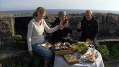 Mat fra fyrhagen på Lindesnes - Treretters meny av råvarer fra hagen på Lindesnes. Lene Fjeldskår, Siri Mathisen og Rolf Dybvik.