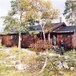 Hovedhytta har 21 sengeplasser fordelt på to avdelinger. Her kan grupper forhåndsreservere.