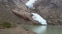 Video Briksdalsbreen minkar. (Foto: Nyhetsspiller)